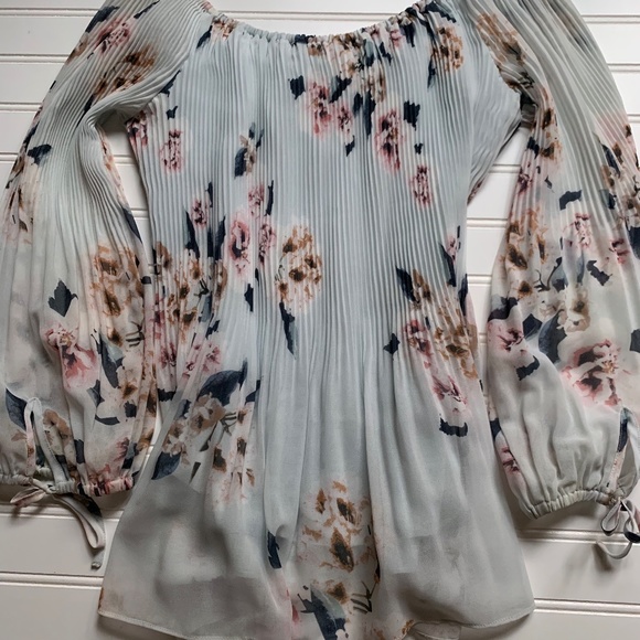 Tribal Women's Floral Blouse - Picture 5 of 5